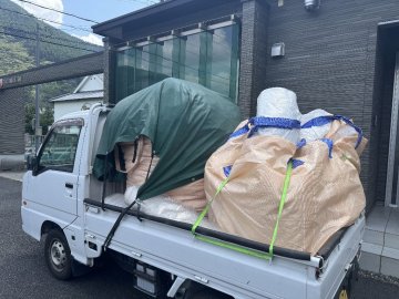 軽トラックいっぱいのロス材をリサイクルへ