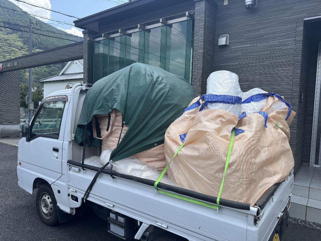 軽トラックいっぱいのロス材をリサイクルへ